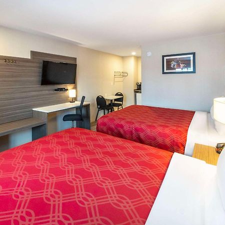 Econo Lodge Inn & Suites Pincher Creek Εξωτερικό φωτογραφία