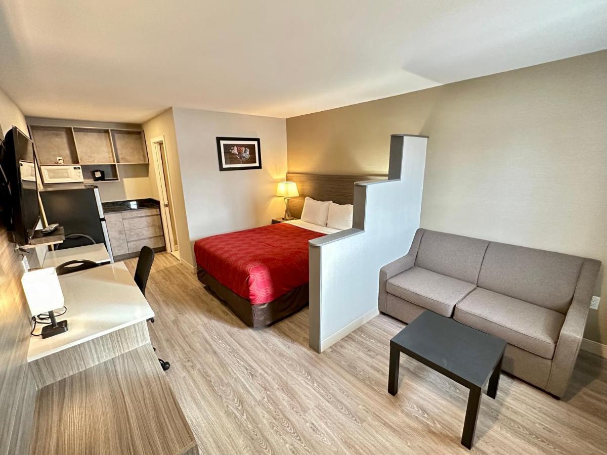 Econo Lodge Inn & Suites Pincher Creek Εξωτερικό φωτογραφία