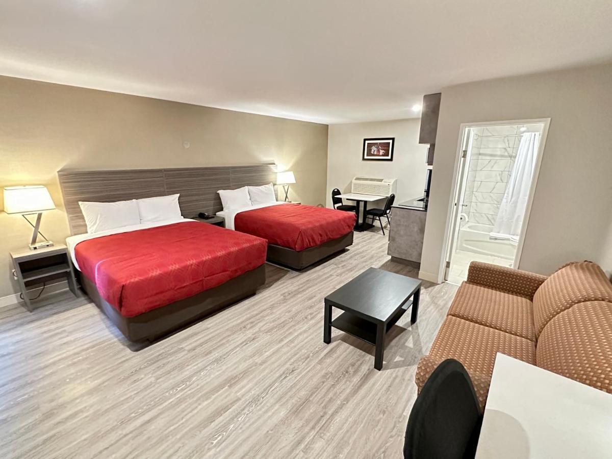 Econo Lodge Inn & Suites Pincher Creek Εξωτερικό φωτογραφία