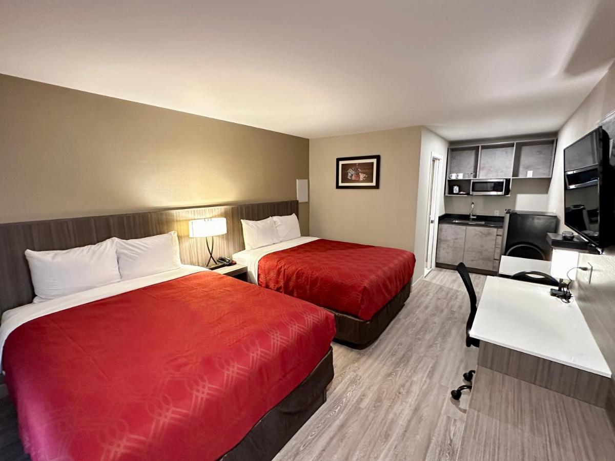 Econo Lodge Inn & Suites Pincher Creek Εξωτερικό φωτογραφία