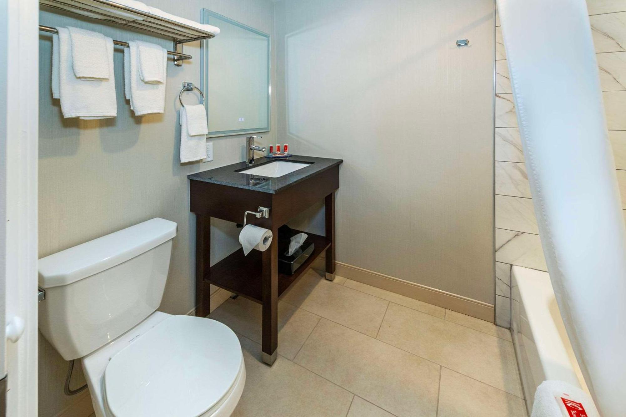 Econo Lodge Inn & Suites Pincher Creek Εξωτερικό φωτογραφία