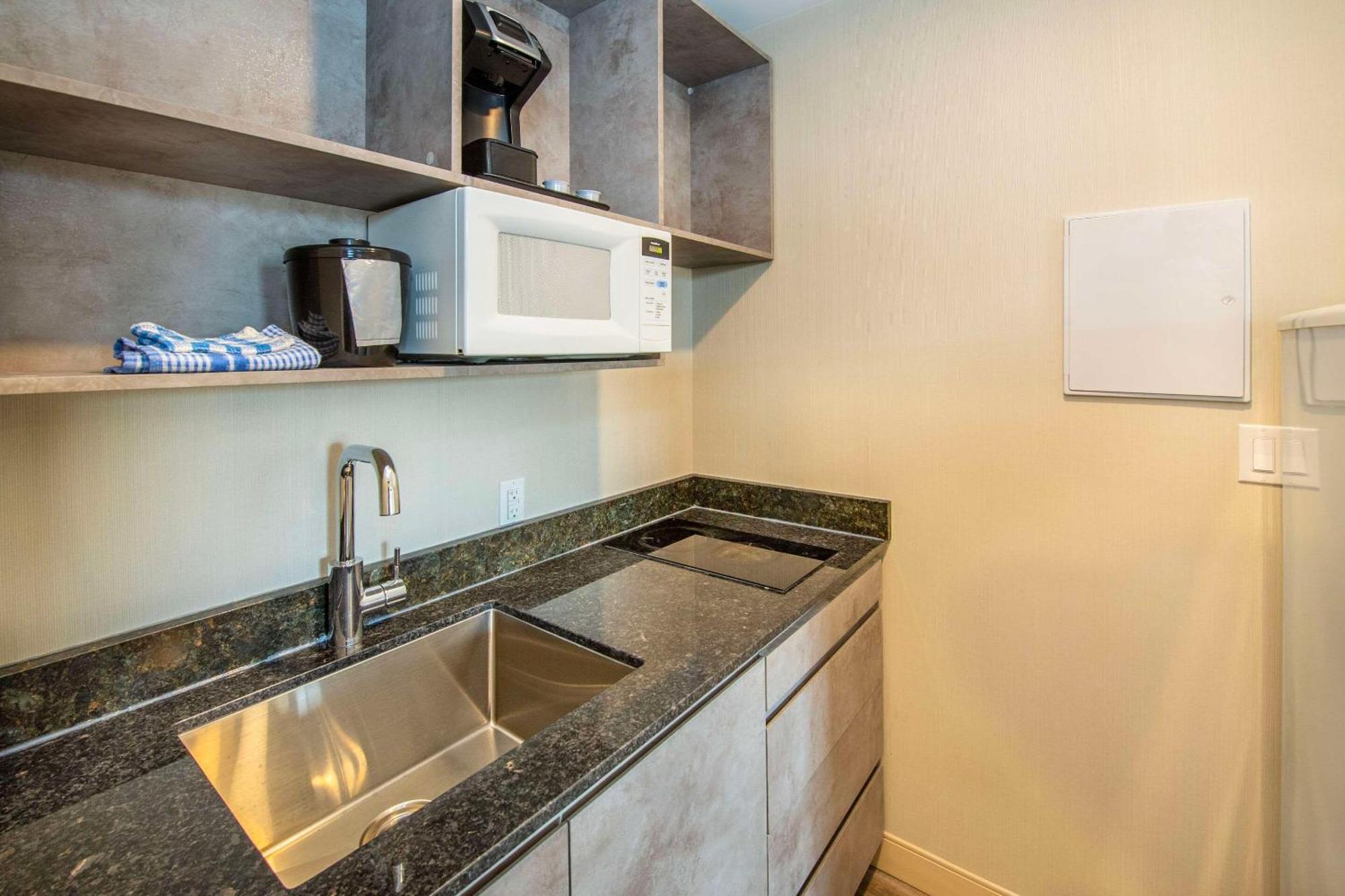 Econo Lodge Inn & Suites Pincher Creek Εξωτερικό φωτογραφία