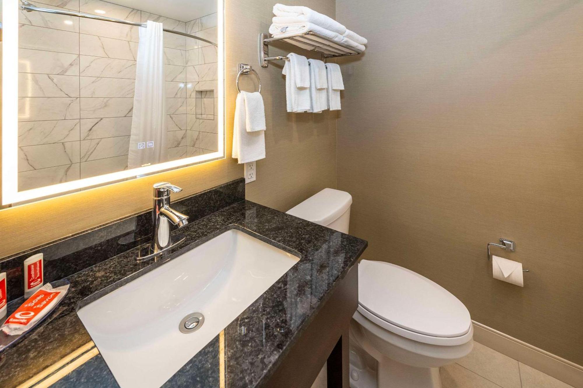 Econo Lodge Inn & Suites Pincher Creek Εξωτερικό φωτογραφία
