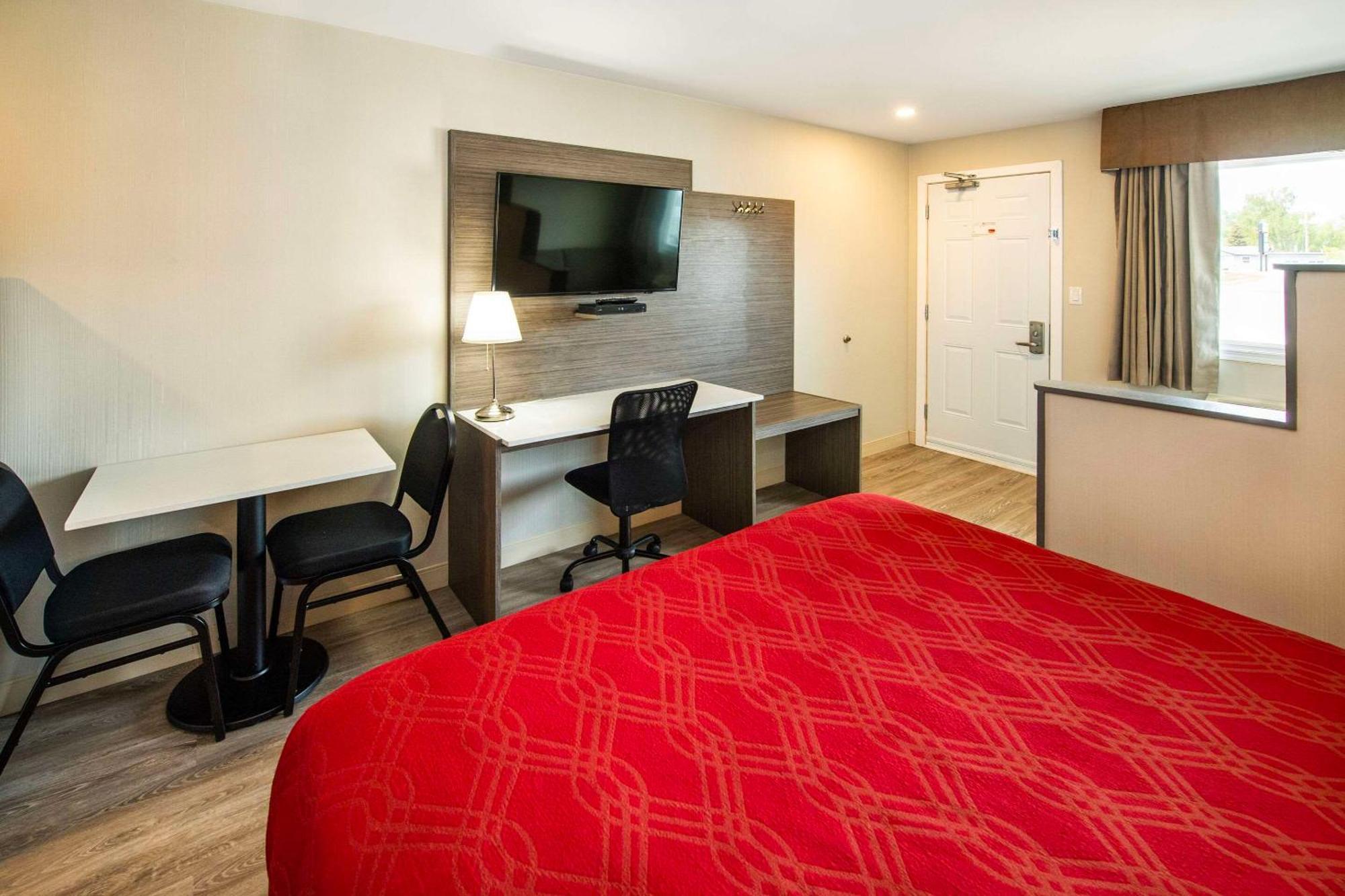 Econo Lodge Inn & Suites Pincher Creek Εξωτερικό φωτογραφία