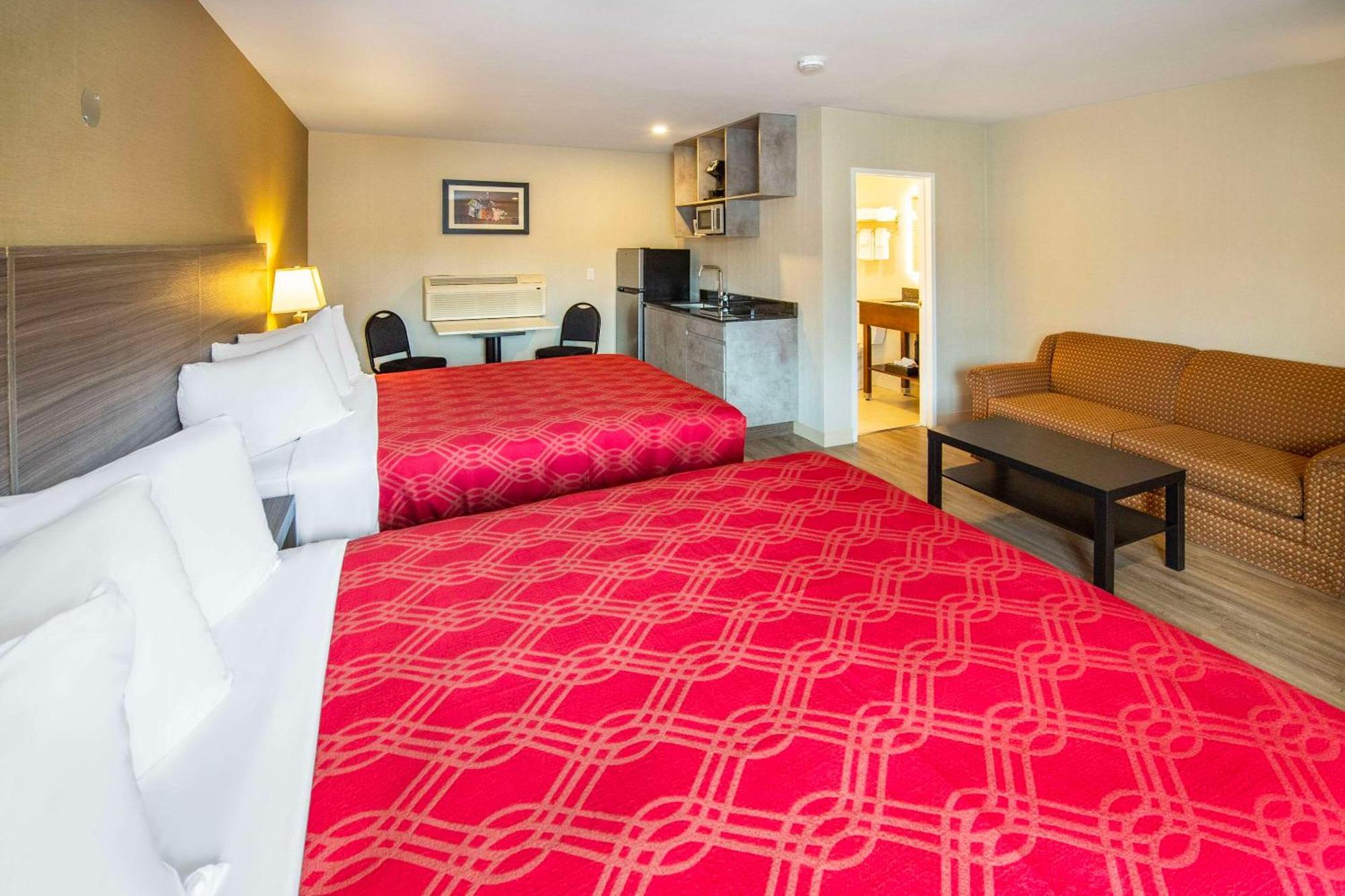 Econo Lodge Inn & Suites Pincher Creek Εξωτερικό φωτογραφία
