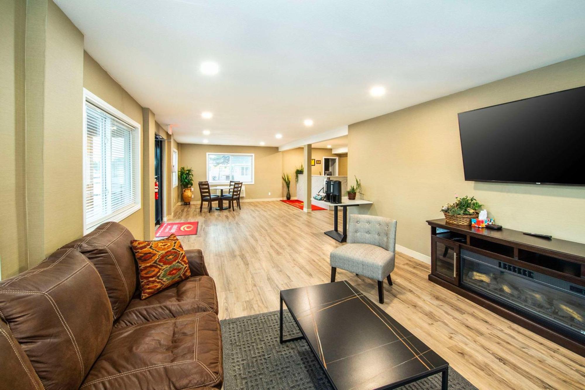 Econo Lodge Inn & Suites Pincher Creek Εξωτερικό φωτογραφία