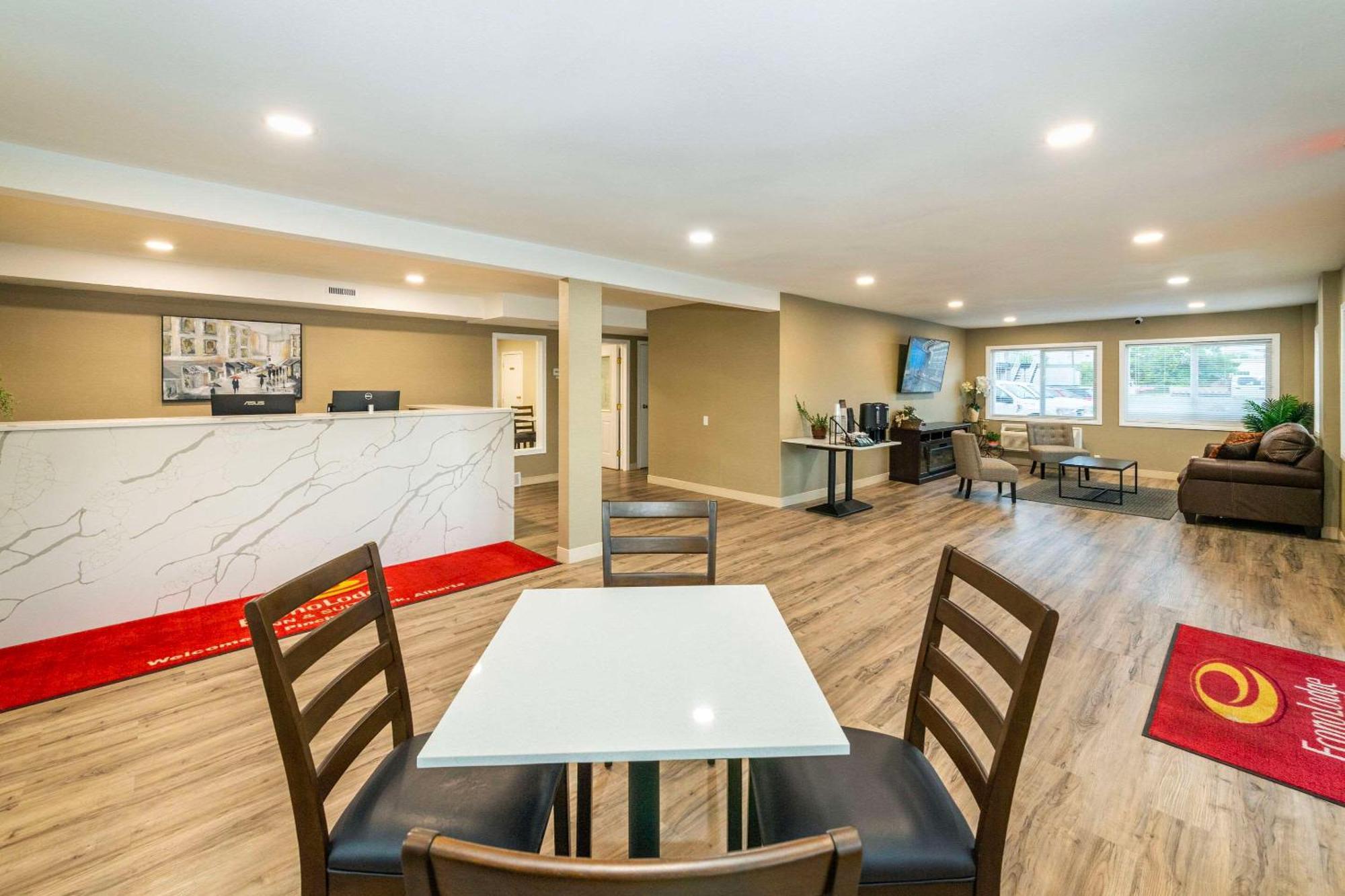 Econo Lodge Inn & Suites Pincher Creek Εξωτερικό φωτογραφία