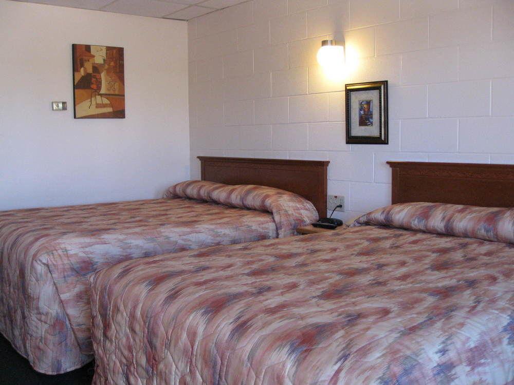 Econo Lodge Inn & Suites Pincher Creek Εξωτερικό φωτογραφία