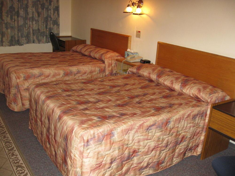 Econo Lodge Inn & Suites Pincher Creek Εξωτερικό φωτογραφία