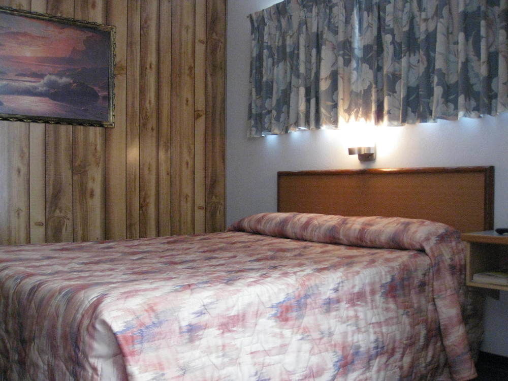 Econo Lodge Inn & Suites Pincher Creek Εξωτερικό φωτογραφία