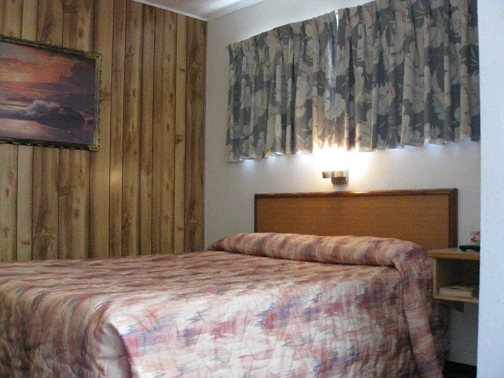 Econo Lodge Inn & Suites Pincher Creek Εξωτερικό φωτογραφία