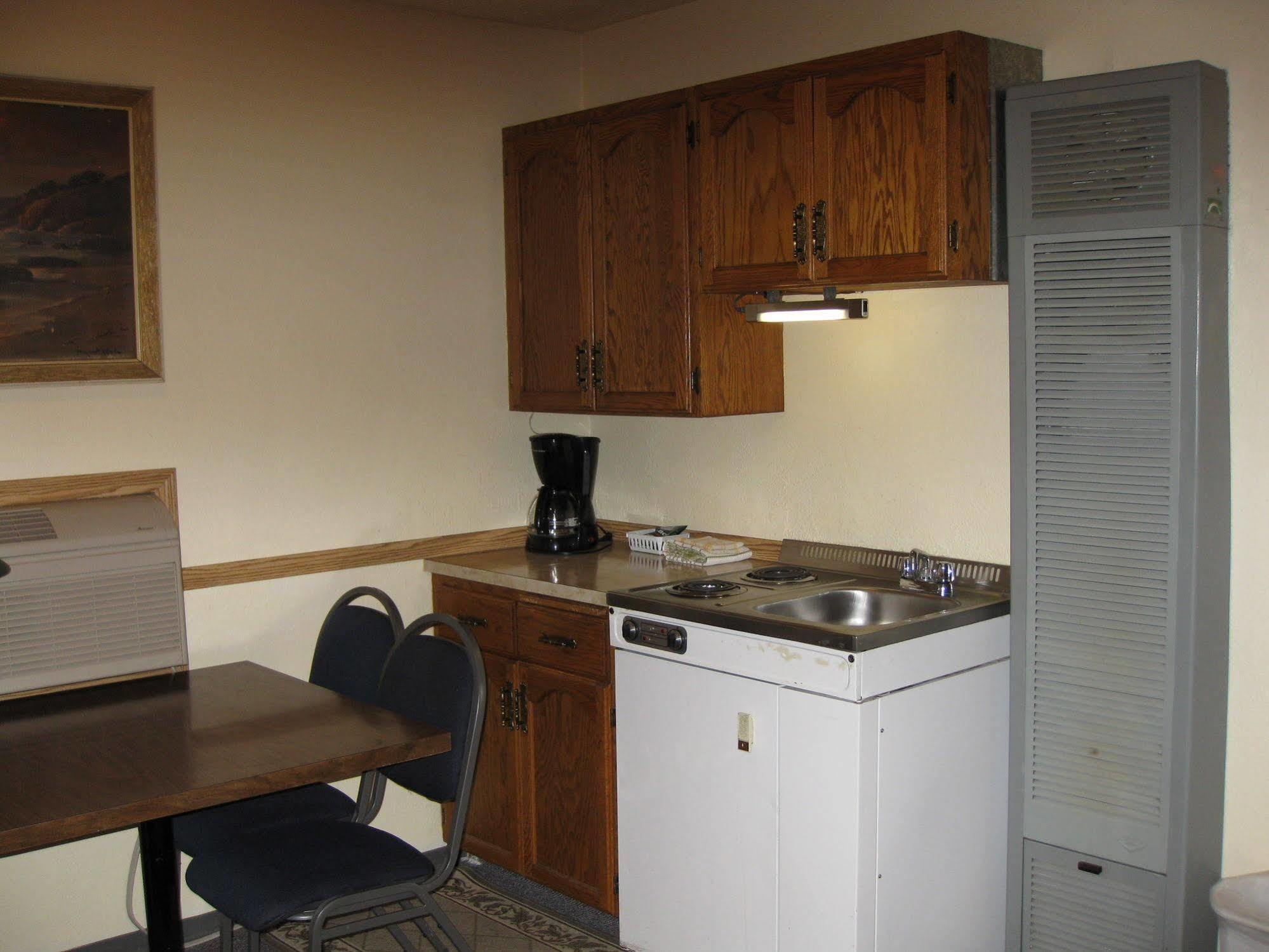 Econo Lodge Inn & Suites Pincher Creek Εξωτερικό φωτογραφία