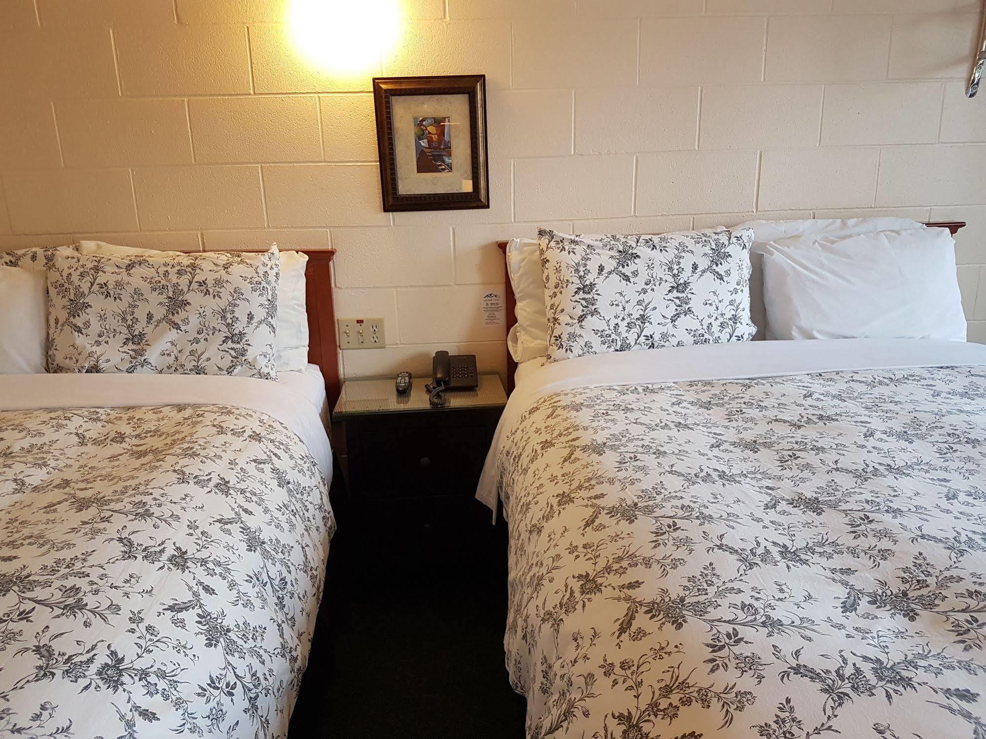 Econo Lodge Inn & Suites Pincher Creek Εξωτερικό φωτογραφία