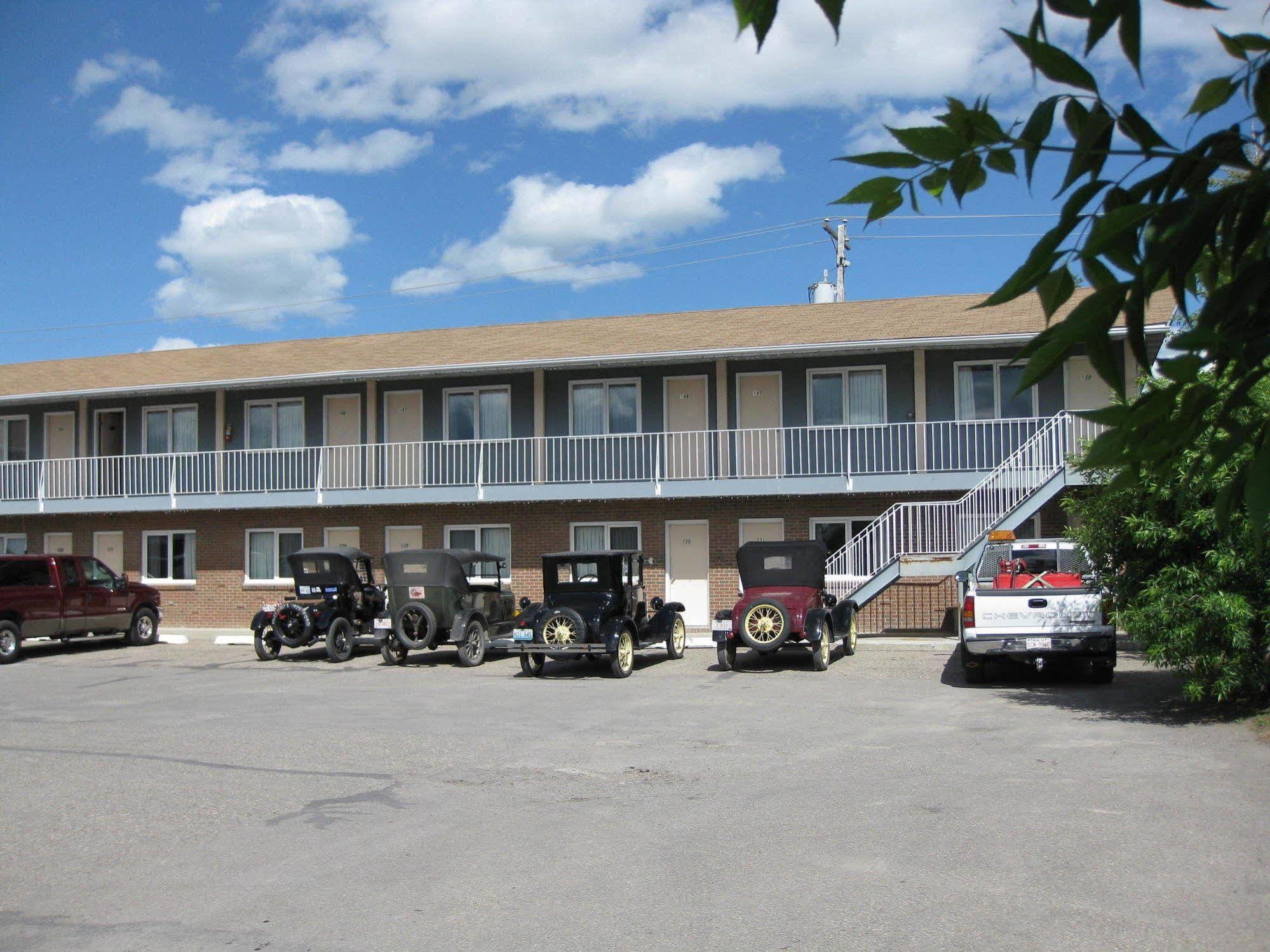 Econo Lodge Inn & Suites Pincher Creek Εξωτερικό φωτογραφία