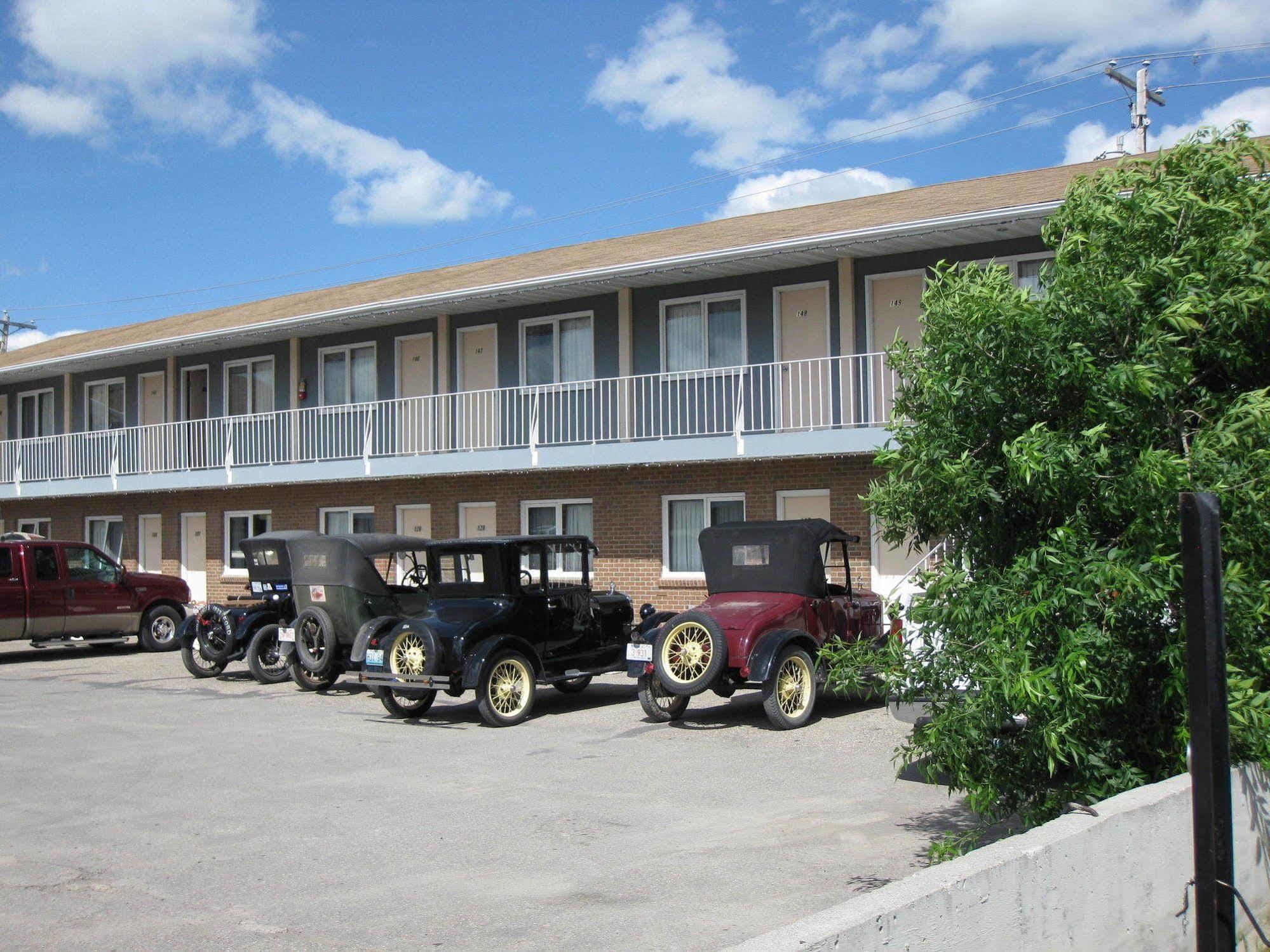 Econo Lodge Inn & Suites Pincher Creek Εξωτερικό φωτογραφία